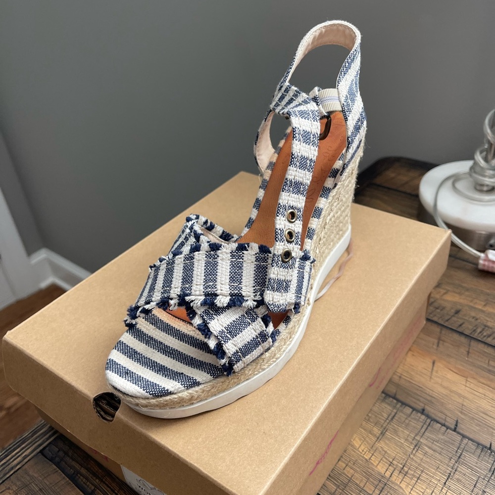 Barely worn cute wedges